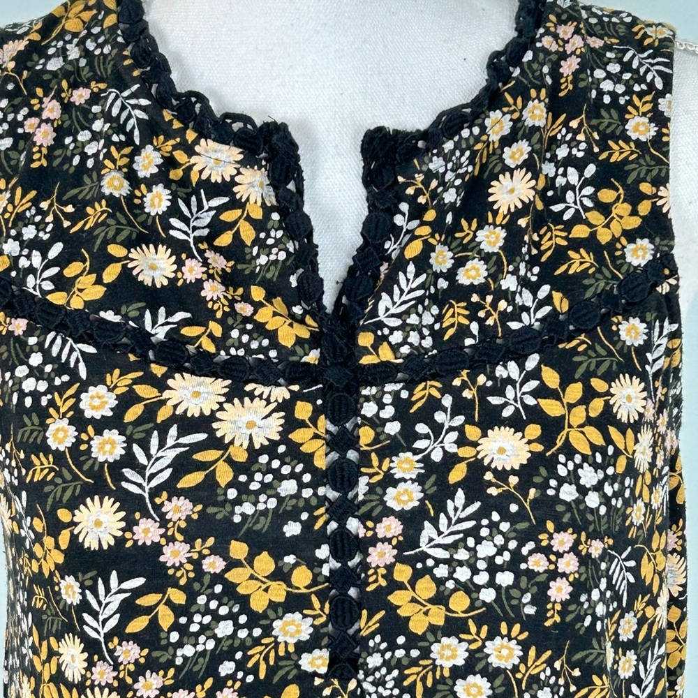 Lucky Brand Floral Split Neck with Crochet Trim Sleeveless Top - Picture 2 of 11